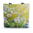 Tote bag with a floral design of daisies illuminated by sunshine