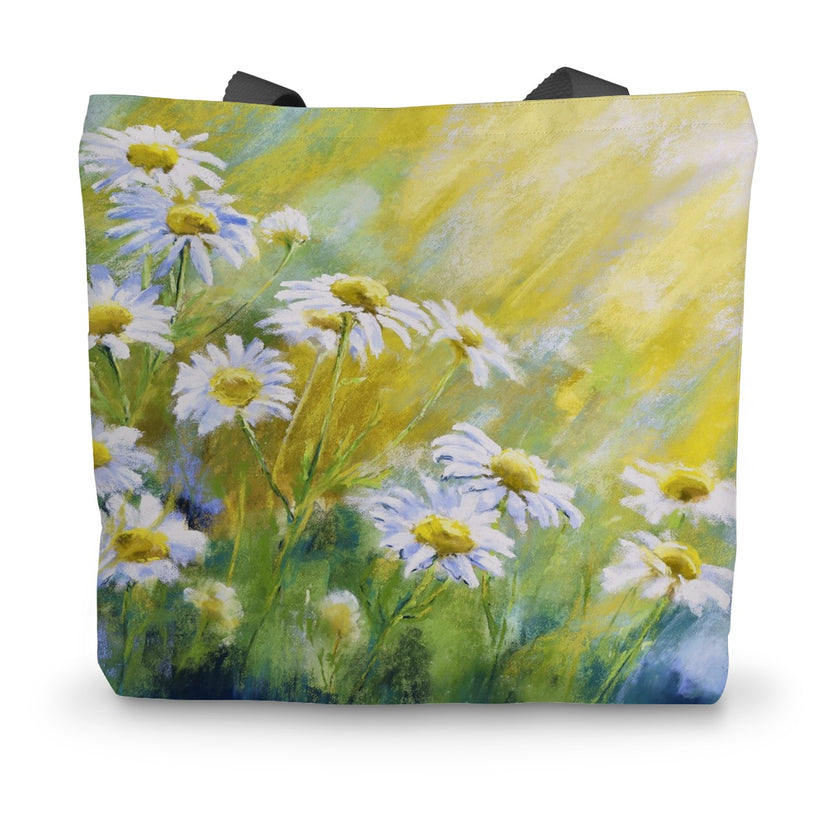 Tote bag with a floral design of daisies illuminated by sunshine