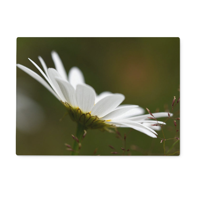 Rectangular chopping board with white daisy flower on dark green background